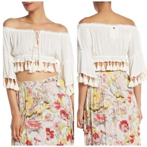 Sold🥂 White crop top off shoulder